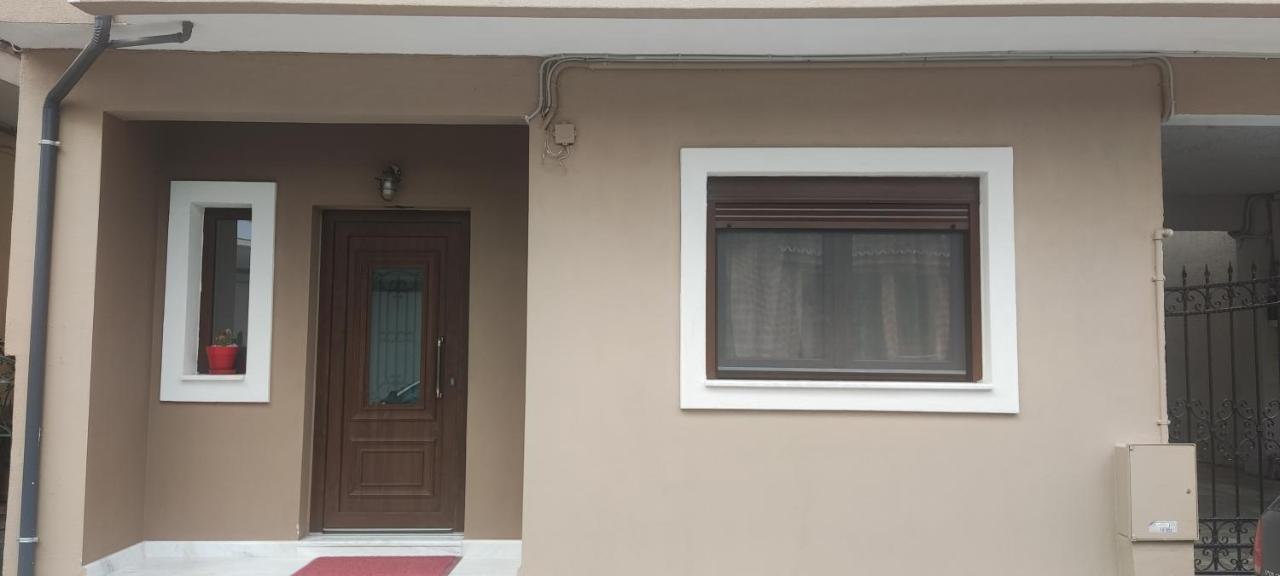 Apartmán Πολυτελεσ -Μοντερνο Διαμερισμα Larissa Exteriér fotografie