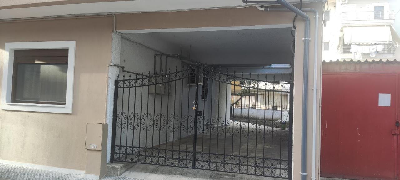 Apartmán Πολυτελεσ -Μοντερνο Διαμερισμα Larissa Exteriér fotografie